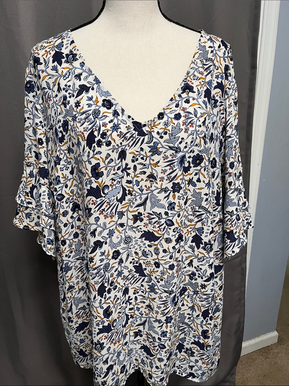 Premise White Floral V-Neck Blouse with Navy & Gold Motif
